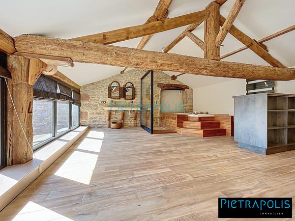 Propriété d'exception en pierres dorées - 9 pièces -280 m² hab - Terrain 1598 m²