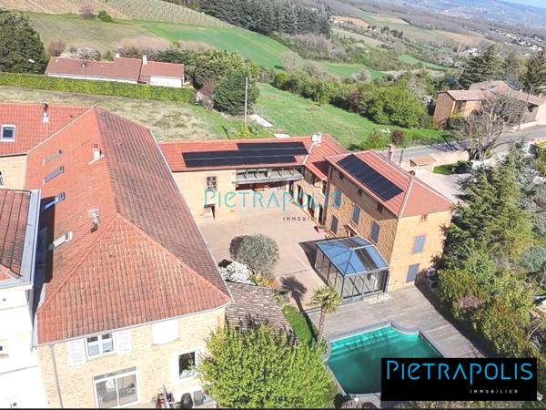 Propriété d'exception en pierres dorées - 9 pièces -280 m² hab - Terrain 1598 m²