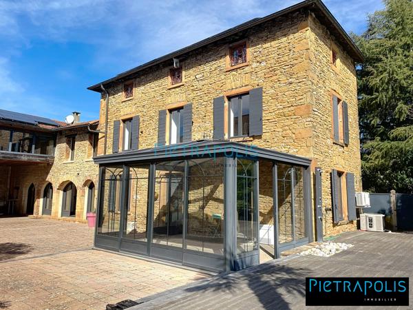 Propriété d'exception en pierres dorées - 9 pièces -280 m² hab - Terrain 1598 m²