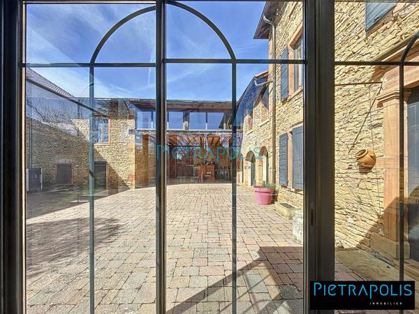 Propriété d'exception en pierres dorées - 9 pièces -280 m² hab - Terrain 1598 m²