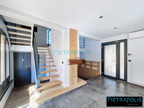 Propriété d'exception en pierres dorées - 9 pièces -280 m² hab - Terrain 1598 m²