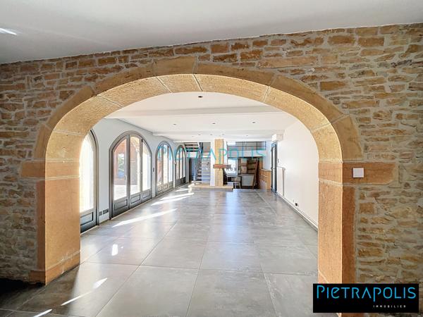 Propriété d'exception en pierres dorées - 9 pièces -280 m² hab - Terrain 1598 m²