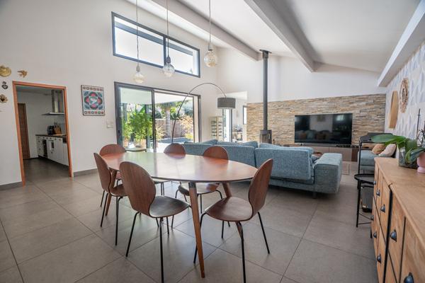Maison Magnifique maison d'architecte avec double garage et piscine en lisière de forêt 148 m²