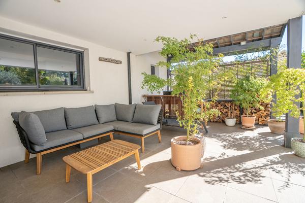 Maison Magnifique maison d'architecte avec double garage et piscine en lisière de forêt 148 m²