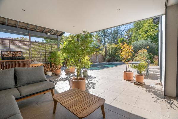 Maison Magnifique maison d'architecte avec double garage et piscine en lisière de forêt 148 m²