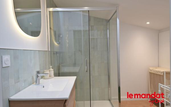 Appartement à louer    2 pièces • 50 m2 Bordeaux