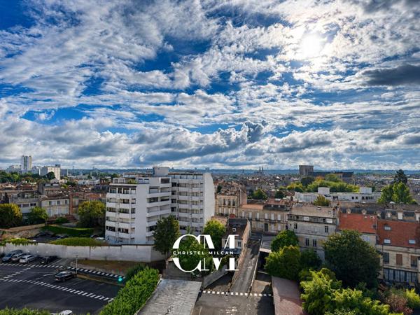 Appartement Bordeaux 4 pièces Fondaudége dernier étage parking cave 69 m2