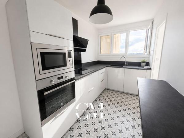 Appartement Bordeaux 4 pièces Fondaudége dernier étage parking cave 69 m2