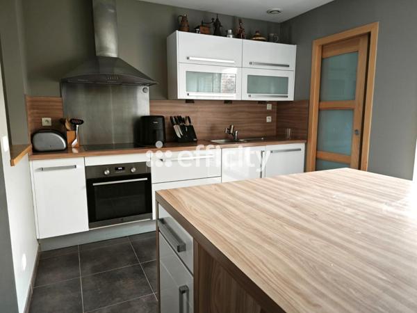 Maison
         5 pièces
        - 100 m² Exclusivité 224 000 € *