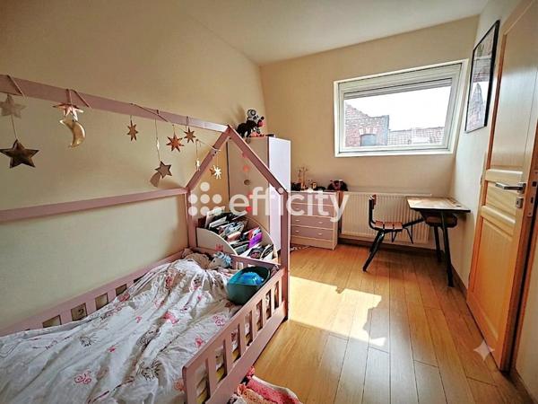 Maison
         5 pièces
        - 100 m² Exclusivité 224 000 € *