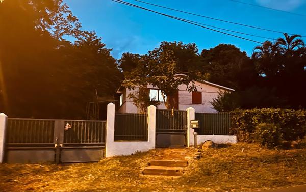 "Rare à la vente : maison à rénover ou terrain divisible, à deux pas du futur téléphérique !"