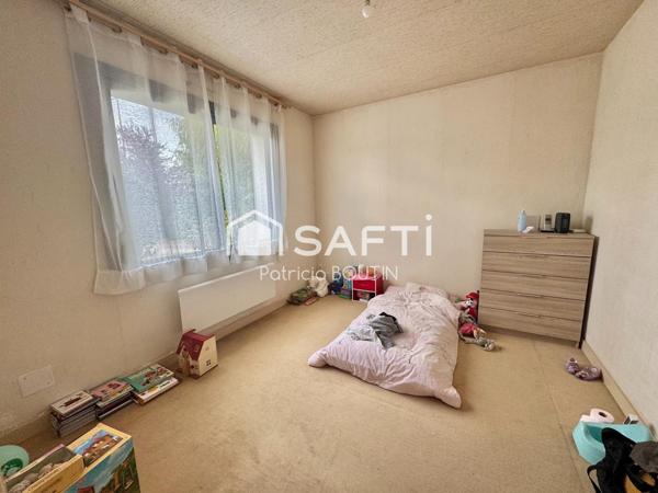 PAVILLON 4 CHAMBRES DONT UNE SUITE PARENTALE ET GARAGE A NIORT