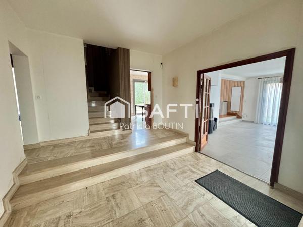 PAVILLON 4 CHAMBRES DONT UNE SUITE PARENTALE ET GARAGE A NIORT