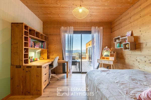 Chalet contemporain récent avec vue sur les sommets et prestations haut de gamme