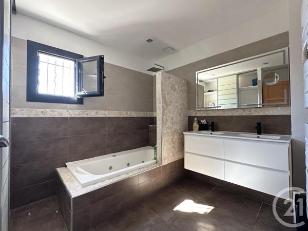 Maison à vendre  6 pièces - 181 m2 ST CYR SUR MER - 83