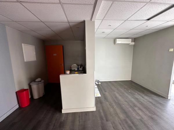 MURS Local/bureau à vendre LYON 4EME ARRONDISSEMENT (69), local en angle de 70m2 environ, idéal professions libérales