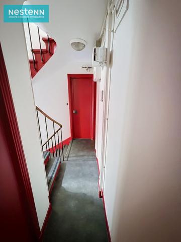 studette de 13m2 loué à 580euros/mois (edf inclus) fin de bail juin 2027.