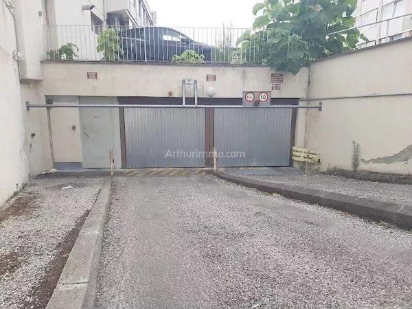 Vente                                                      Garage
                        
                                         15 m2                     à Colmar