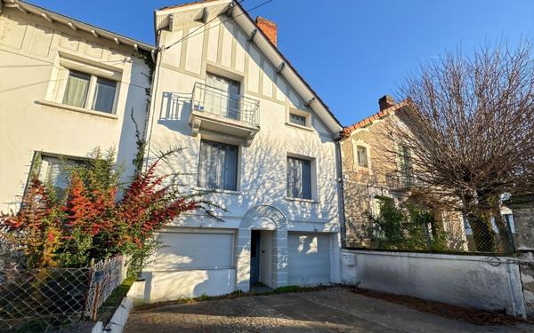 Maison à vendre    7 pièces • 201 m2 Coulounieix-Chamiers