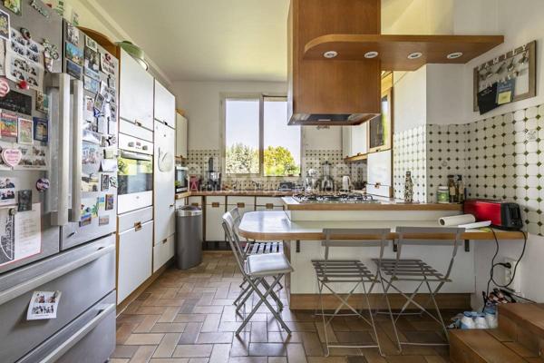 RUEIL-MALMAISON - LA JONCHERE - MAISONS 215 M²  (MAISON DE 175 + MAISON DE 40 M²) - TERRAIN 2600 M² - TERRASSES - PARKINGS