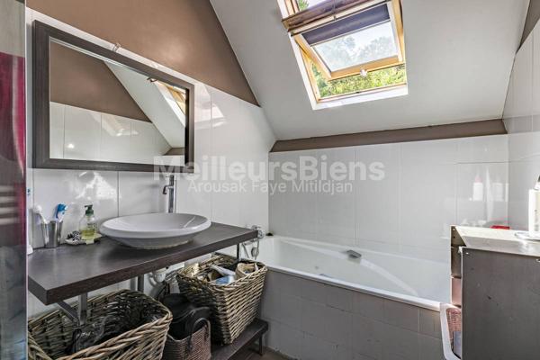 RUEIL-MALMAISON - LA JONCHERE - MAISONS 215 M²  (MAISON DE 175 + MAISON DE 40 M²) - TERRAIN 2600 M² - TERRASSES - PARKINGS