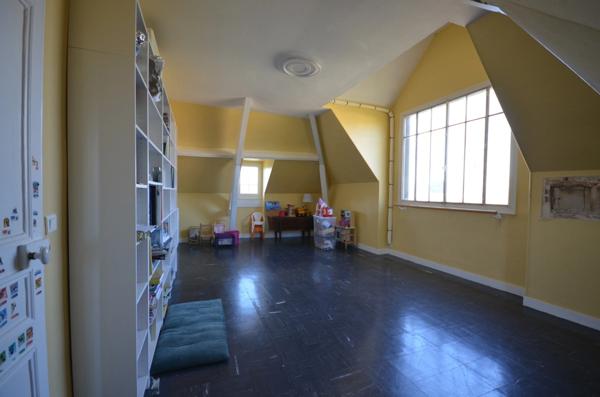 Proche LIZY SUR OURCQ (77) à vendre belle et grande maison bourgeoise de caractère à colombage avec piscine.