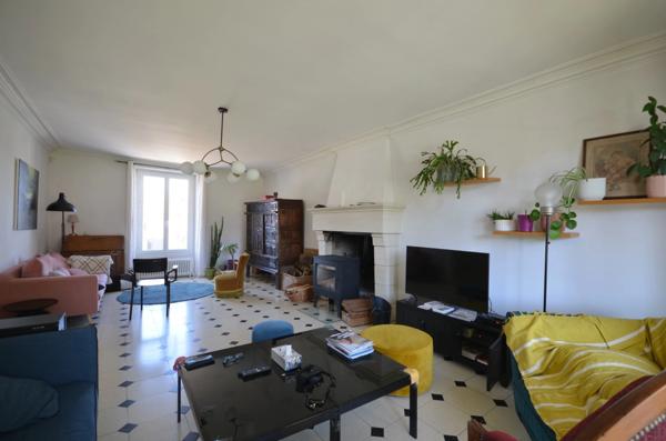 Proche LIZY SUR OURCQ (77) à vendre belle et grande maison bourgeoise de caractère à colombage avec piscine.