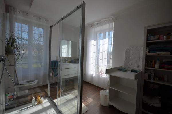 Proche LIZY SUR OURCQ (77) à vendre belle et grande maison bourgeoise de caractère à colombage avec piscine.