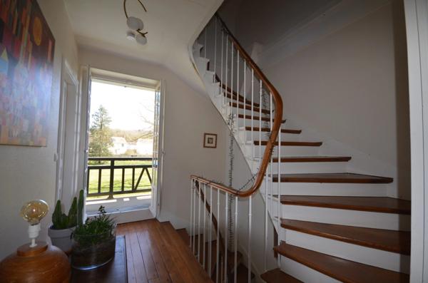 Proche LIZY SUR OURCQ (77) à vendre belle et grande maison bourgeoise de caractère à colombage avec piscine.