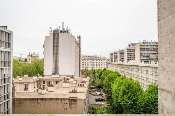 99m2 lumineux, traversant avec balcons, 3 chambres et un grand séjour!