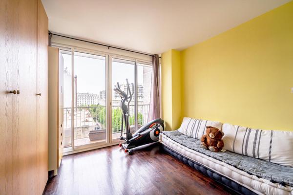 99m2 lumineux, traversant avec balcons, 3 chambres et un grand séjour!