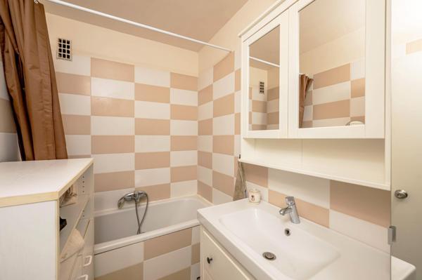 99m2 lumineux, traversant avec balcons, 3 chambres et un grand séjour!