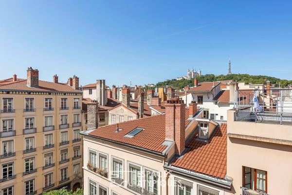 Dernier étage de caractère avec balcon et vue Fourvière