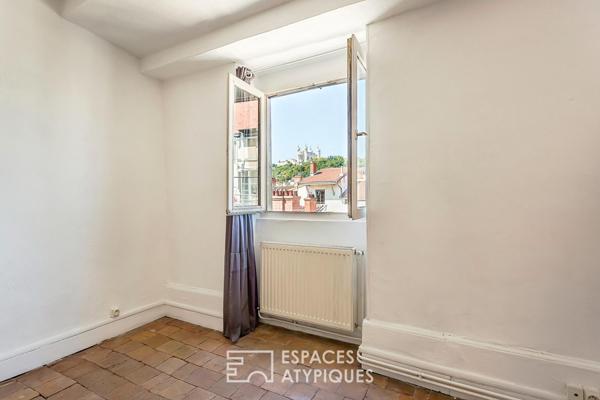 Dernier étage de caractère avec balcon et vue Fourvière
