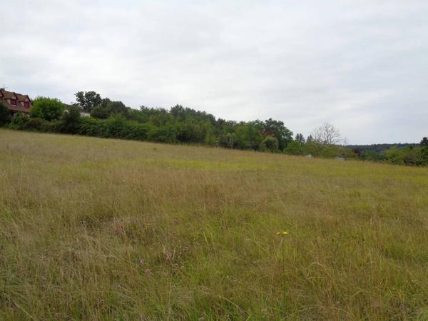 Superbe terrain constructible de 1803 m², vues panoramiques, secteur très calme.