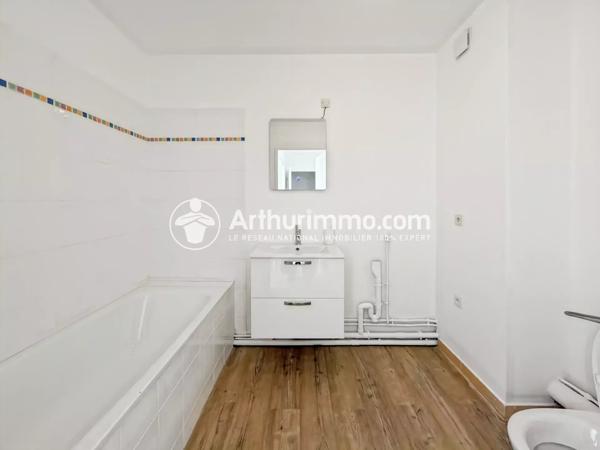 Location                                                      Appartement
                        
                     3 pièces                      56 m2                     à Tigery