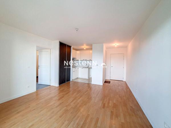 LES CLAYES SOUS BOIS centre ville : Appartement 2 pièces avec balcon, cave et parking