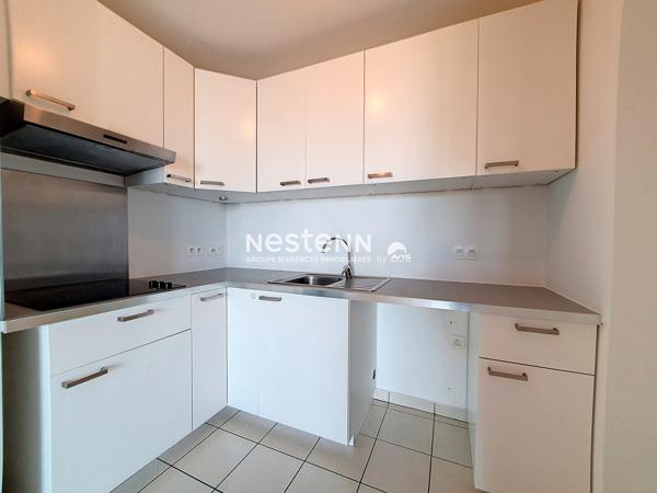 LES CLAYES SOUS BOIS centre ville : Appartement 2 pièces avec balcon, cave et parking