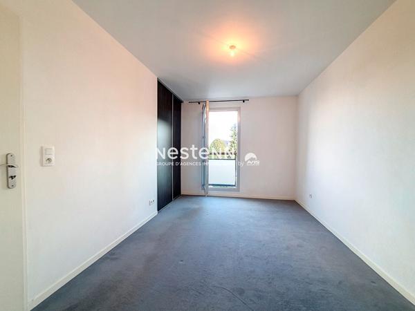 LES CLAYES SOUS BOIS centre ville : Appartement 2 pièces avec balcon, cave et parking