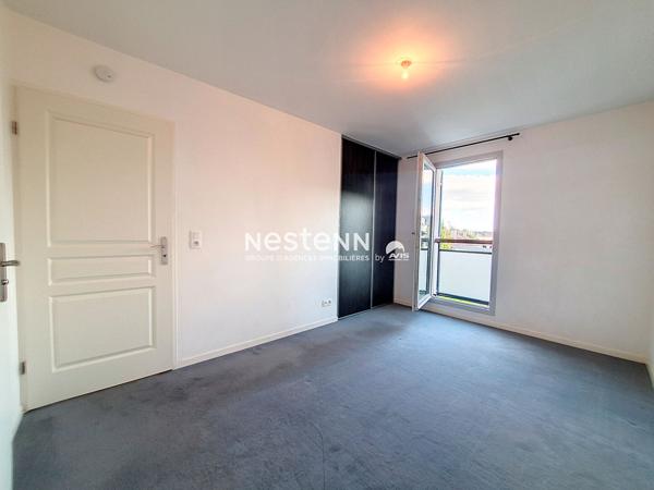 LES CLAYES SOUS BOIS centre ville : Appartement 2 pièces avec balcon, cave et parking