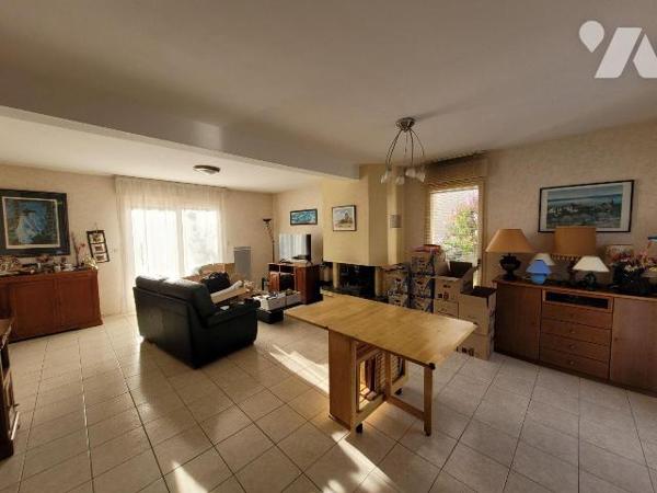 Maison à vendre à Pleurtuit (35730) en Ille-et-Vilaine (35)

Une maison proche des commerces,...