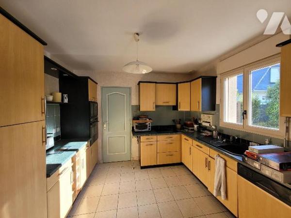 Maison à vendre à Pleurtuit (35730) en Ille-et-Vilaine (35)

Une maison proche des commerces,...