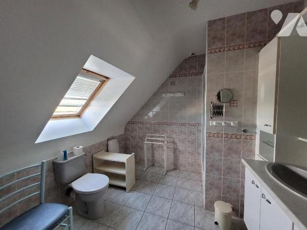 Maison à vendre à Pleurtuit (35730) en Ille-et-Vilaine (35)

Une maison proche des commerces,...