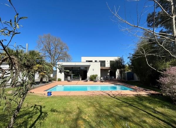 Contemporaine de 215m² avec garages PETIT-CHANTILLY