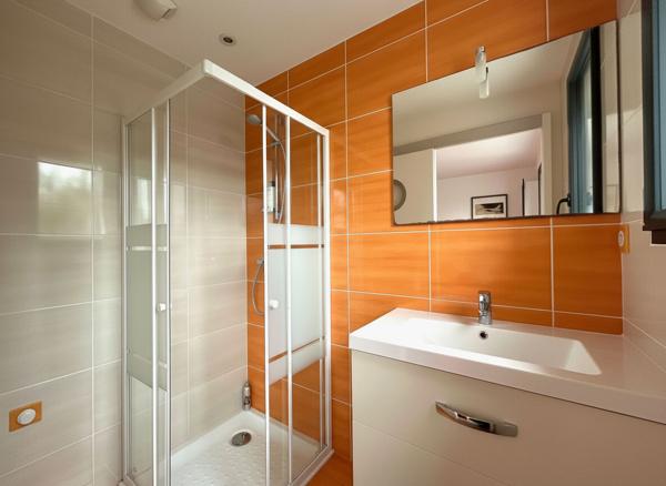 Contemporaine de 215m² avec garages PETIT-CHANTILLY