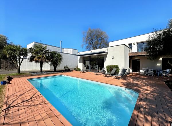 Contemporaine de 215m² avec garages PETIT-CHANTILLY