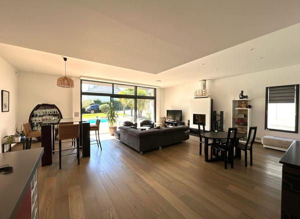 Contemporaine de 215m² avec garages PETIT-CHANTILLY
