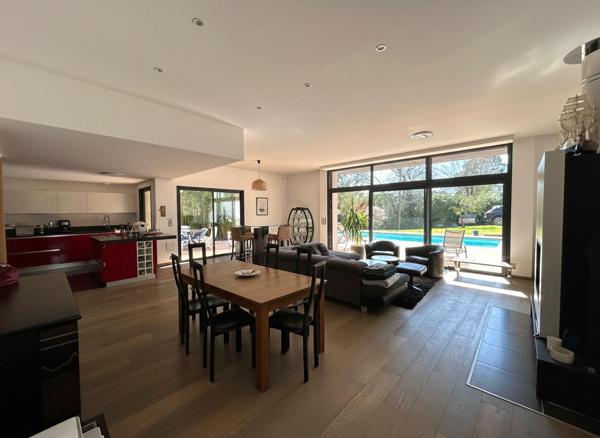 Contemporaine de 215m² avec garages PETIT-CHANTILLY
