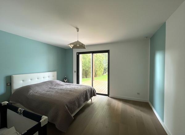 Contemporaine de 215m² avec garages PETIT-CHANTILLY