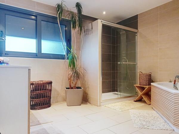 emplacement idéal pour cette villa rénovée en 2011